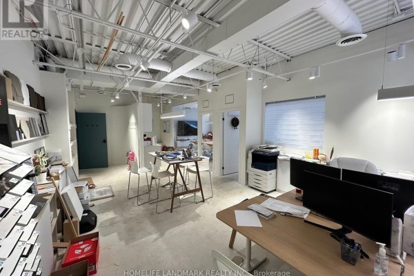 202 - 80 Fulton Way, Richmond Hill, ON L4B1J5 Photo 4