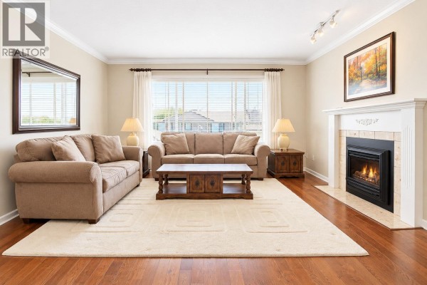 202 1140 Castle Crescent, Port Coquitlam, BC V3C5R6 Photo 2