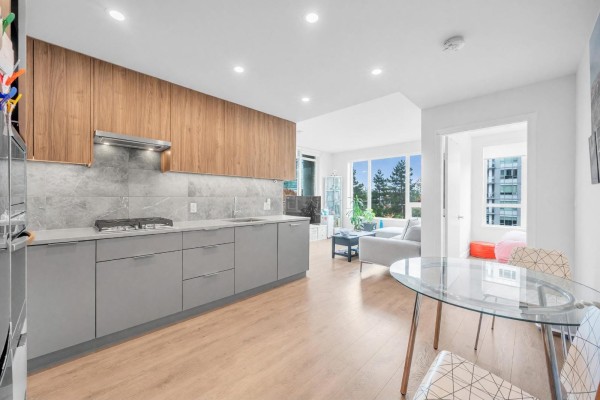 202 13359 Old Yale Road, Surrey, BC V3T0S4 Photo 4