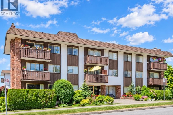202 1345 Chesterfield Avenue, North Vancouver