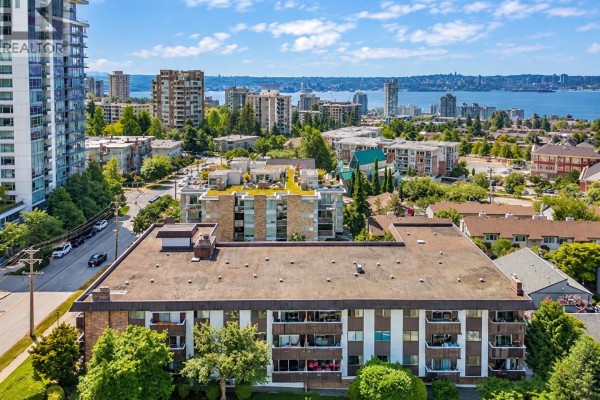 202 1345 Chesterfield Avenue, North Vancouver, BC V7M2N1 Photo 3