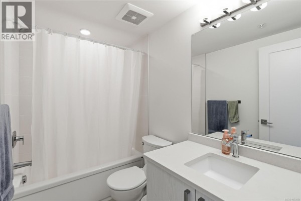 202 135 Haliburton St, Nanaimo, BC, photo 3