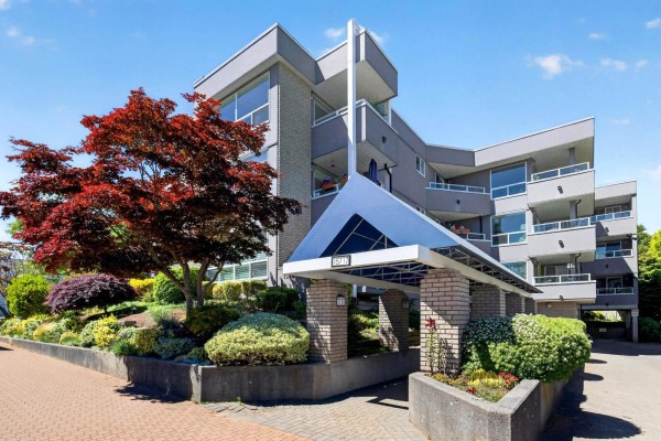 202 15717 Marine Drive, White Rock, BC V4B1E4 Photo 2