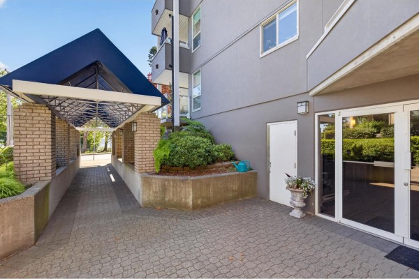 202 15717 Marine Drive, White Rock, BC V4B1E4 Photo 3