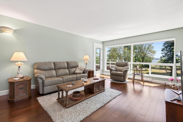 202 15717 Marine Drive, White Rock, BC V4B1E4 Photo 5
