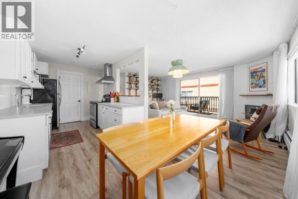 202 1610 Chesterfield Avenue, North Vancouver, BC V7M2N7 Photo 2