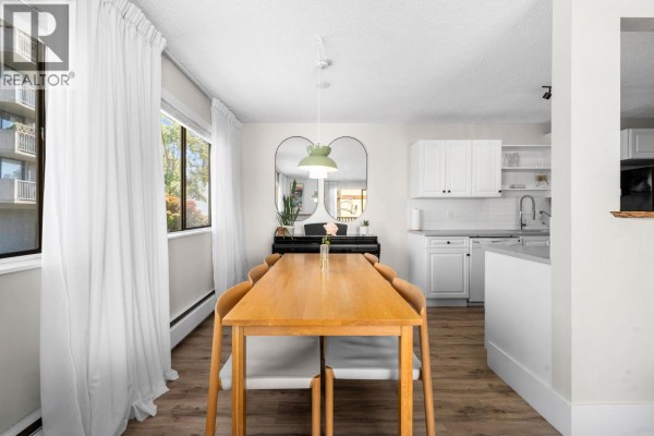 202 1610 Chesterfield Avenue, North Vancouver, BC V7M2N7 Photo 3