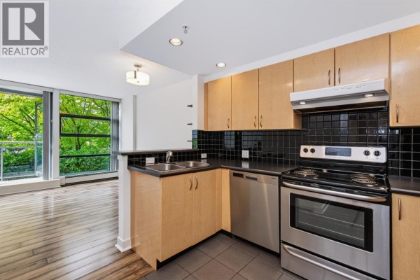202 1688 Robson Street, Vancouver, BC V6G1C7 Photo 2