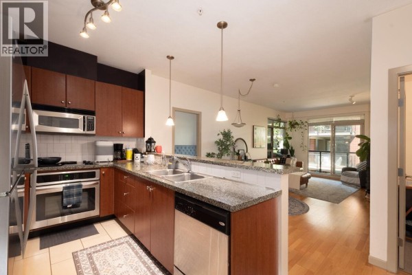 202 200 Capilano Road, Port Moody, BC V3H5N1 Photo 3