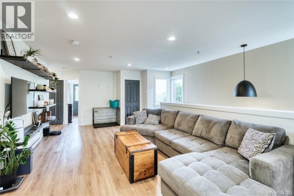 Living room - 202 211 Victoria Rd, Nanaimo, BC V9R4P7 Photo 5