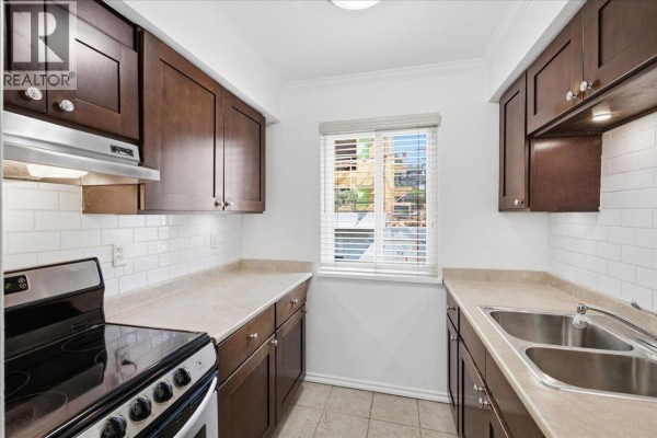 202 212 Forbes Avenue, North Vancouver, BC V7M3E5 Photo 3