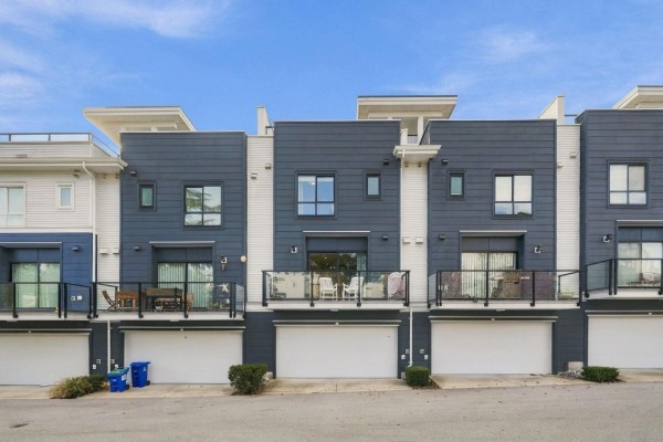 202 2277 Oak Meadows Drive, Surrey, BC V3Z0W6 Photo 2