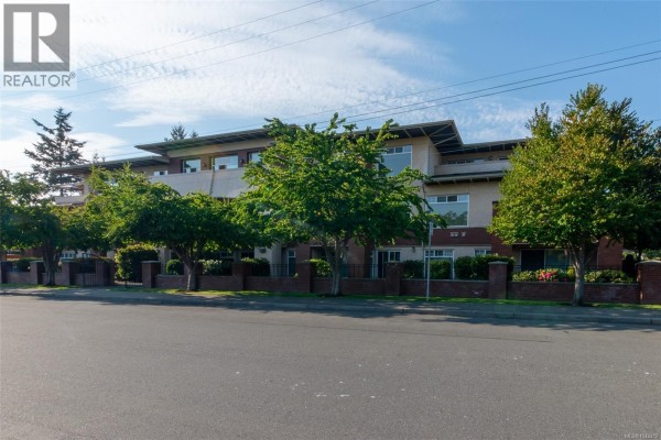 202 2380 Brethour Ave, Sidney, BC, photo 2