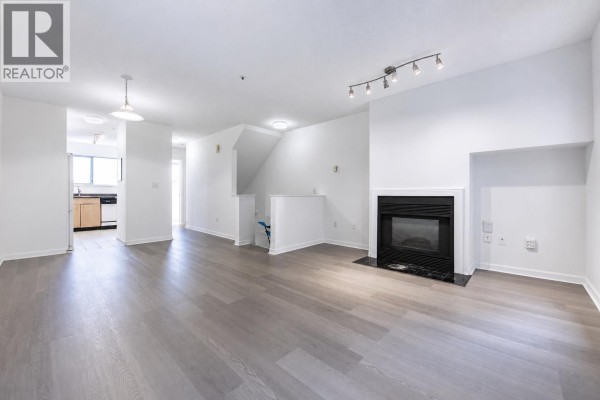 202 3683 Wellington Avenue, Vancouver, BC V5R4Z5 Photo 2