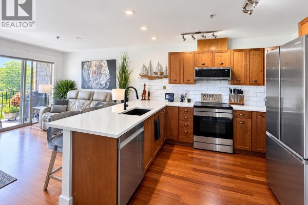 202 414 Gower Point Road, Gibsons, BC V0N1V5 Photo 5