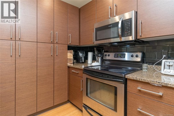 Kitchen - 202 4394 West Saanich Rd, Saanich, BC V8Z0B5 Photo 5
