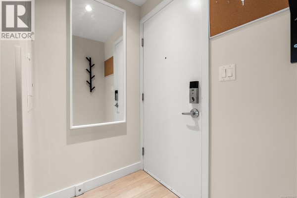 Bathroom - 202 613 Herald St, Victoria, BC V8W1S8 Photo 3
