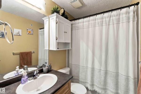 Kitchen - #202 6220 134 Av Nw, Edmonton, AB T5A0A8 Photo 3