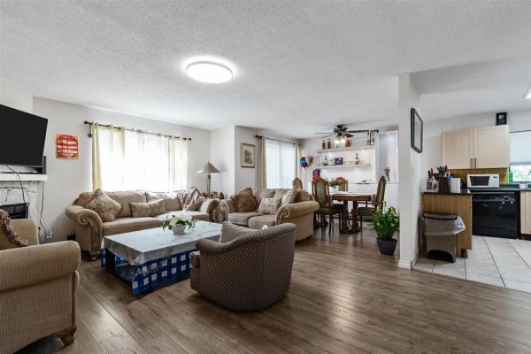 202 7064 133b Street, Surrey, BC, photo 2