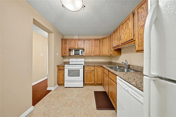 Primary Bedroom - 202 75 Swindon Way, Winnipeg, MB R3P0X2 Photo 4