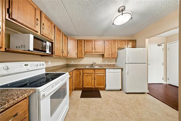 Bedroom - 202 75 Swindon Way, Winnipeg, MB R3P0X2 Photo 5