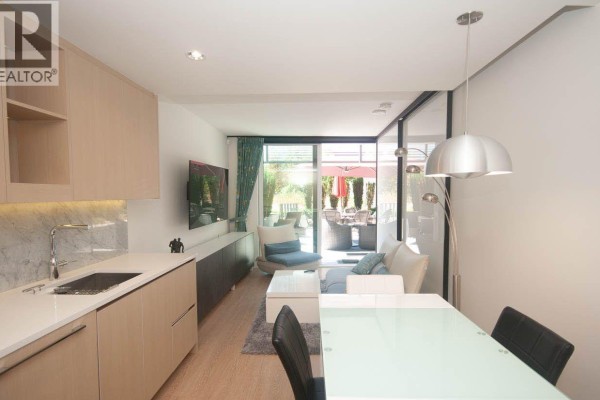 202 89 Nelson Street, Vancouver, BC V6Z3G7 Photo 4