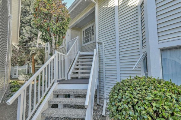 202 9109 154 Street, Surrey, BC V3R9G8 Photo 2