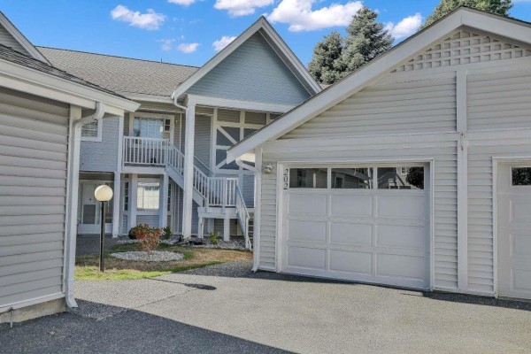 202 9109 154 Street, Surrey, BC V3R9G8 Photo 3
