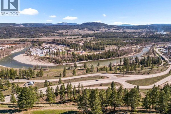 Kitchen - 202 A,b,c 5a Highway, Princeton, BC V0X1W0 Photo 4