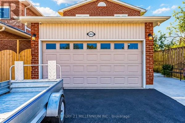 Living room - 202 Bufford Drive, Brampton, ON L6Y3N3 Photo 3