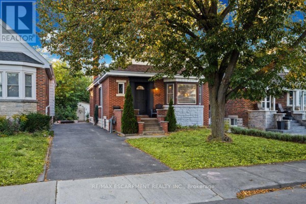 Laundry room - 202 Huxley Avenue S, Hamilton, ON L8K2R3 Photo 3