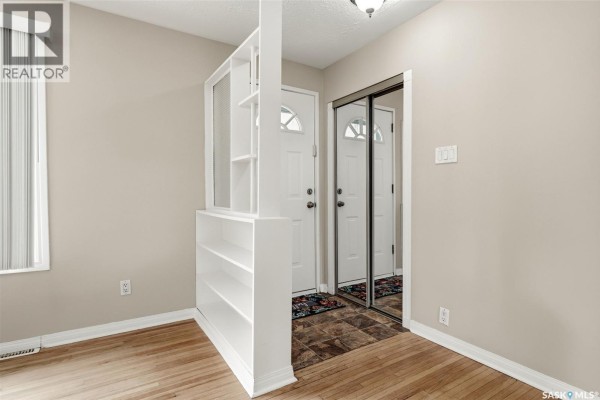Living room - 202 Mccannel Street, Regina, SK S4R3V1 Photo 3