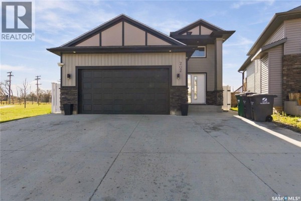 Living room - 202 Palliser Court, Saskatoon, SK S7L4P9 Photo 2