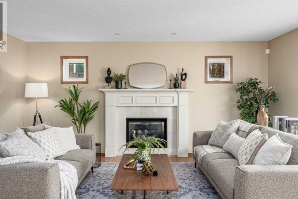 Living room - 202 Panorama Hills Close Nw, Calgary, AB T2K5J3 Photo 4