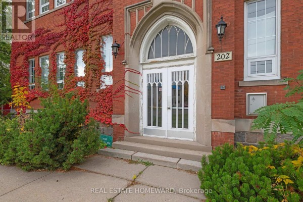 202 Simcoe Street N, Oshawa, ON, photo 3