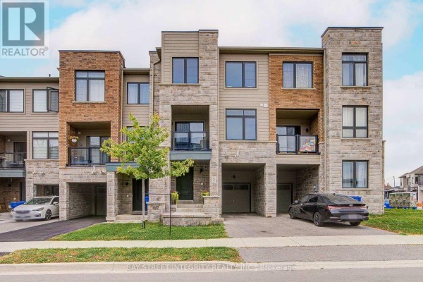 202 Vivant Street, Newmarket, ON L3X0K7 Photo 2