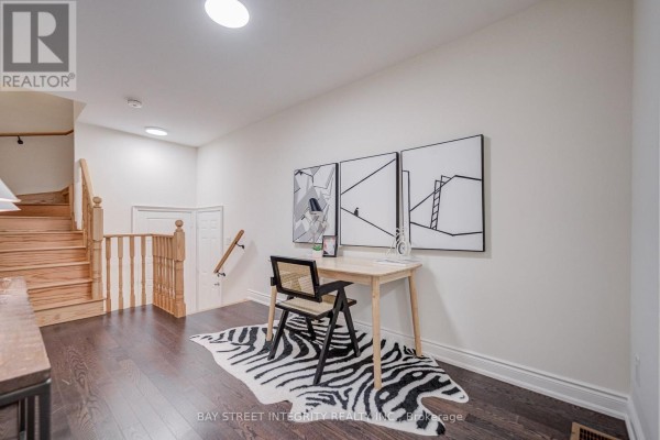 202 Vivant Street, Newmarket, ON L3X0K7 Photo 5