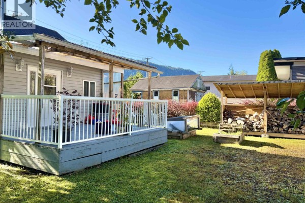 Living room - 202 W 9th Avenue, Prince Rupert, BC V8J2S7 Photo 2