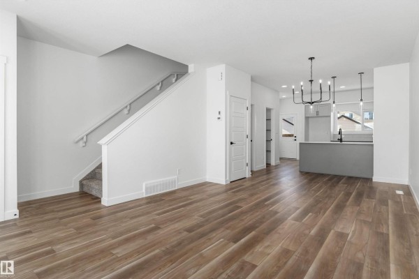 Kitchen - 2020 211 St Nw, Edmonton, AB T6M3H6 Photo 3