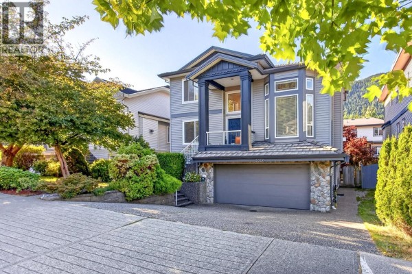 2020 Parkway Boulevard, Coquitlam, BC V3E3N2 Photo 2