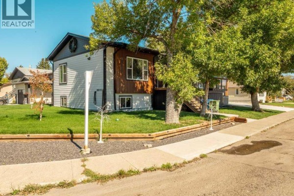 Primary Bedroom - 2021 15 Street, Coaldale, AB T1M1A1 Photo 4
