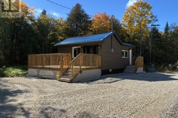 Kitchen - 20211 Highway 6, Tehkummah, Manitoulin Island, ON P0P2C0 Photo 3