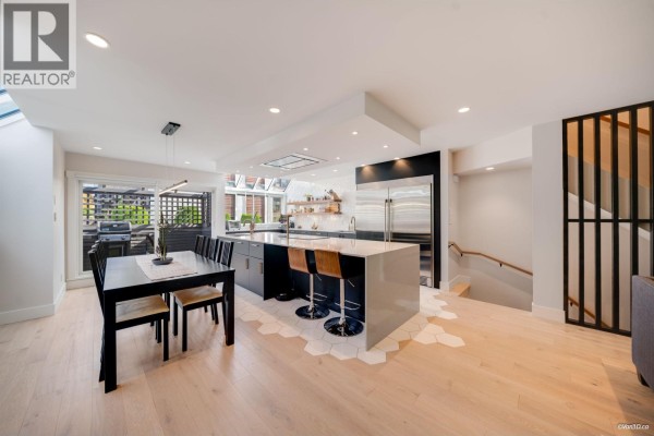 2022 Chesterfield Avenue, North Vancouver, BC V7M2P6 Photo 2