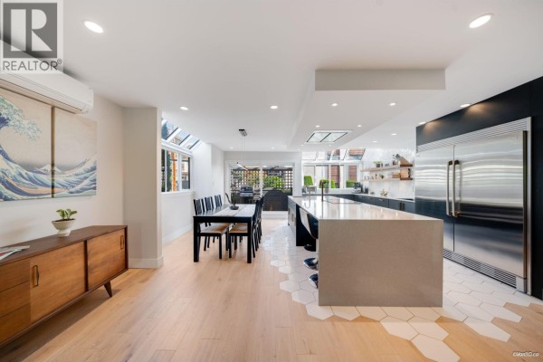 2022 Chesterfield Avenue, North Vancouver, BC V7M2P6 Photo 3