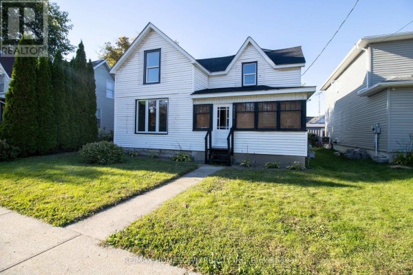 Living room - 2022 Dundas Street N, Edwardsburgh/cardinal, ON K0E1E0 Photo 2