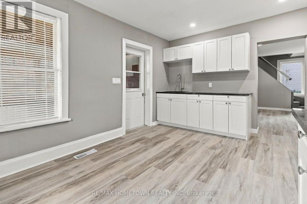 Den - 2022 Dundas Street N, Edwardsburgh/cardinal, ON K0E1E0 Photo 5