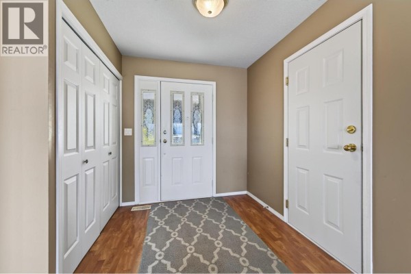 Living room - 2022 Pacific Way Unit# 108, Kamloops, BC V1S1T1 Photo 5