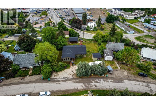 2025 Catt Avenue, Lumby, BC, photo 2
