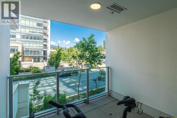 2025 Curling Road, North Vancouver, BC V7P3B4 Photo 4
