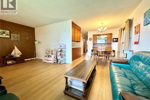 Bedroom - 2025 Mcdonald Street, Regina, SK S4N2Y4 Photo 4